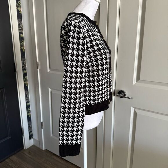 BCBGMaxAzria Black and White Houndstooth Knit Cropped Cardigan Sweater Size M - Picture 3 of 6